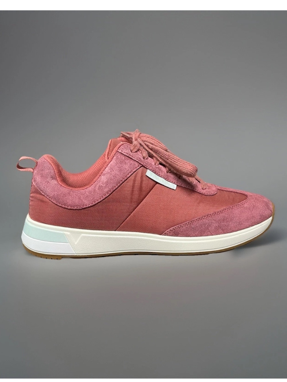 Vionic Breilyn Women's Sneakers Salmon Size 9.5